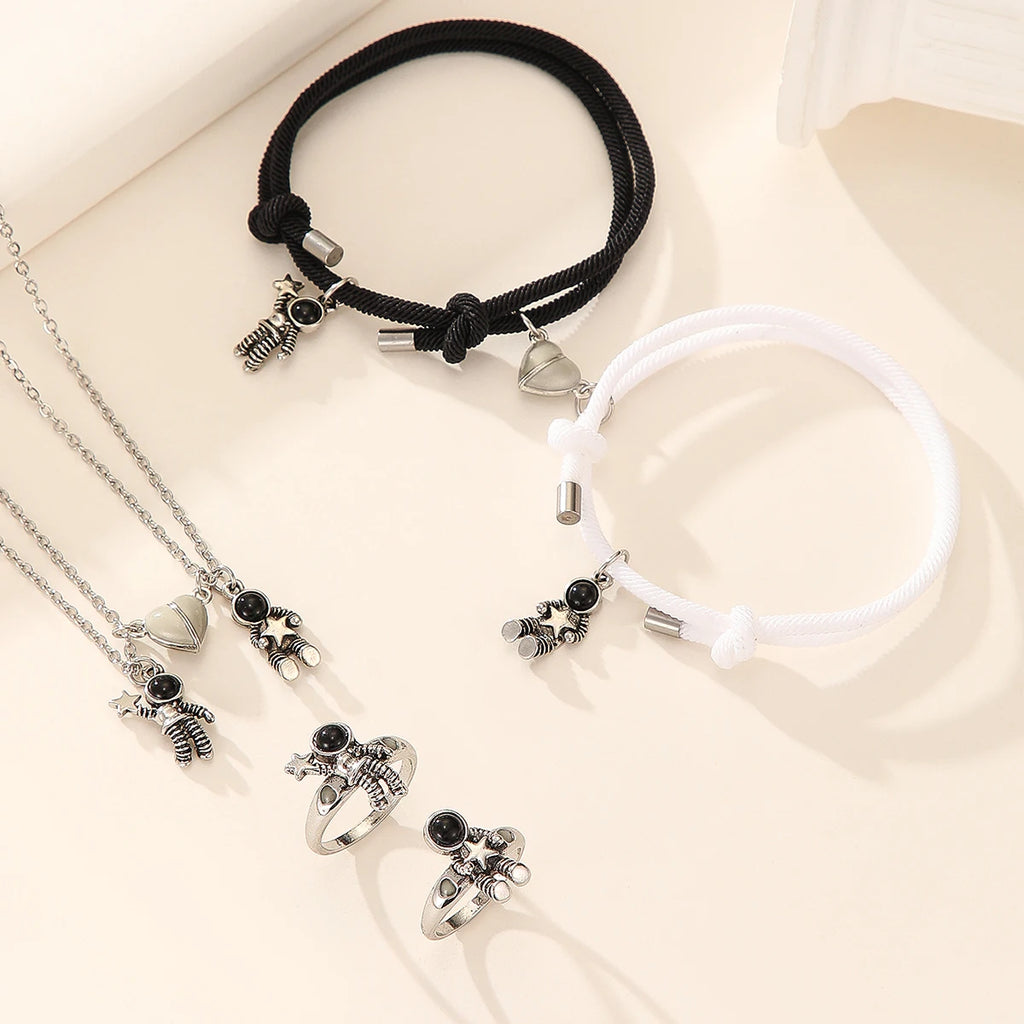 Coffret Couple Astronaute – Bracelets, Colliers & Bagues lumineux